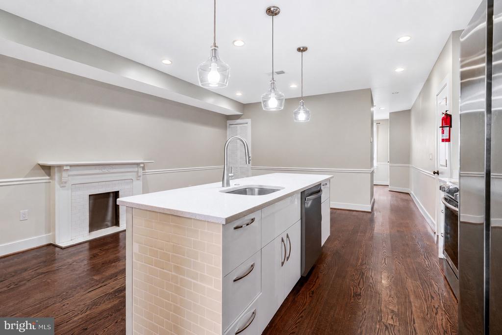 4005 7TH STREET NE Unit: 2