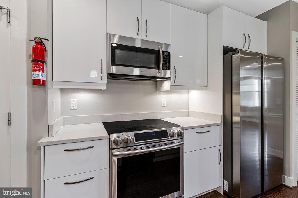 4005 7TH STREET NE Unit: 2