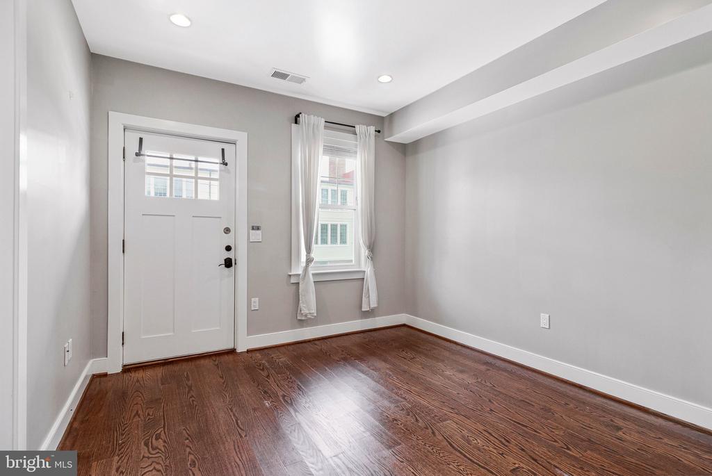 4005 7TH STREET NE Unit: 2