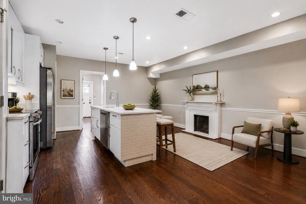 4005 7TH STREET NE Unit: 2