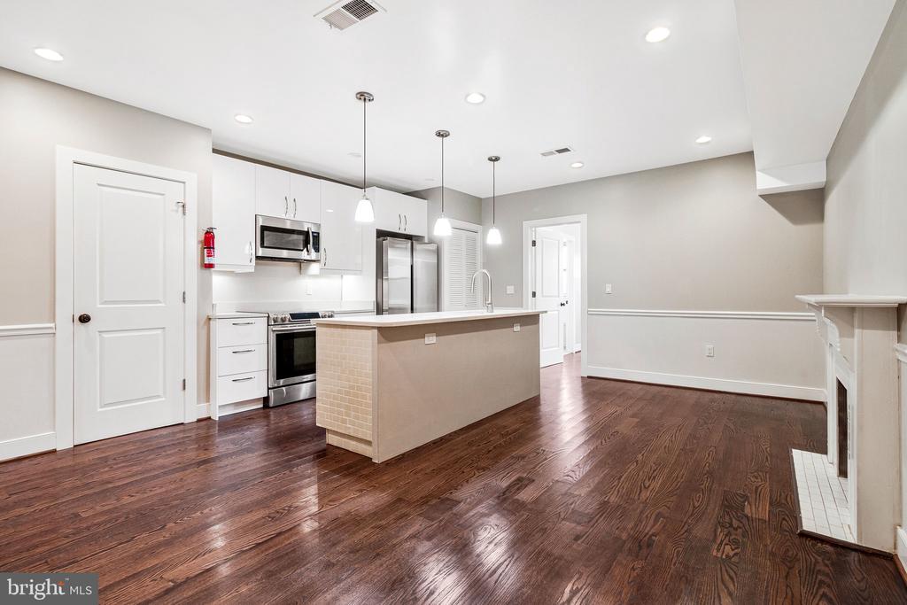 4005 7TH STREET NE Unit: 2