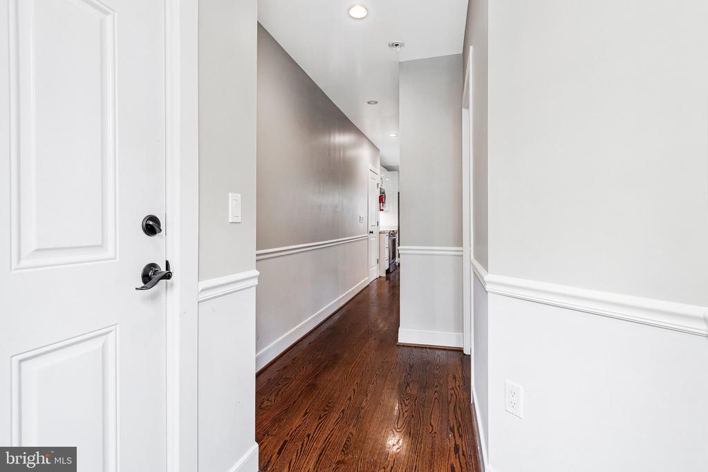 4005 7TH STREET NE Unit: 2