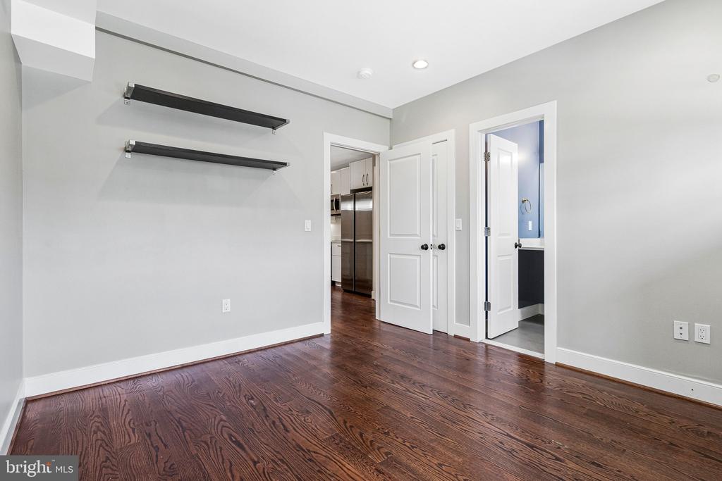 4005 7TH STREET NE Unit: 2
