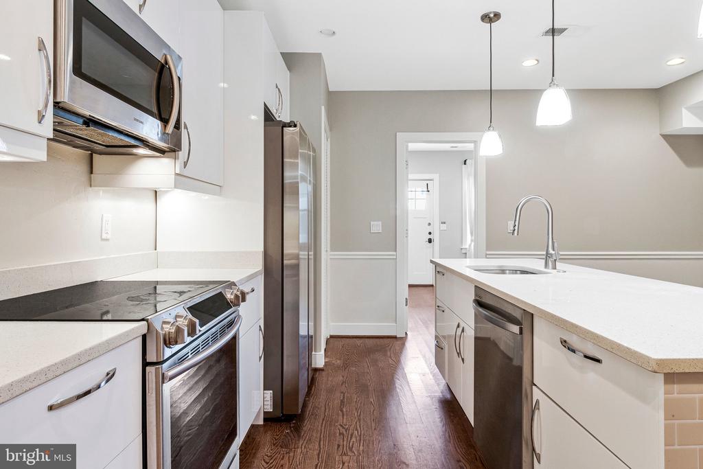 4005 7TH STREET NE Unit: 2