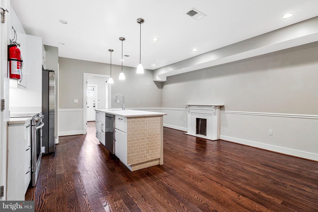 4005 7TH STREET NE Unit: 2