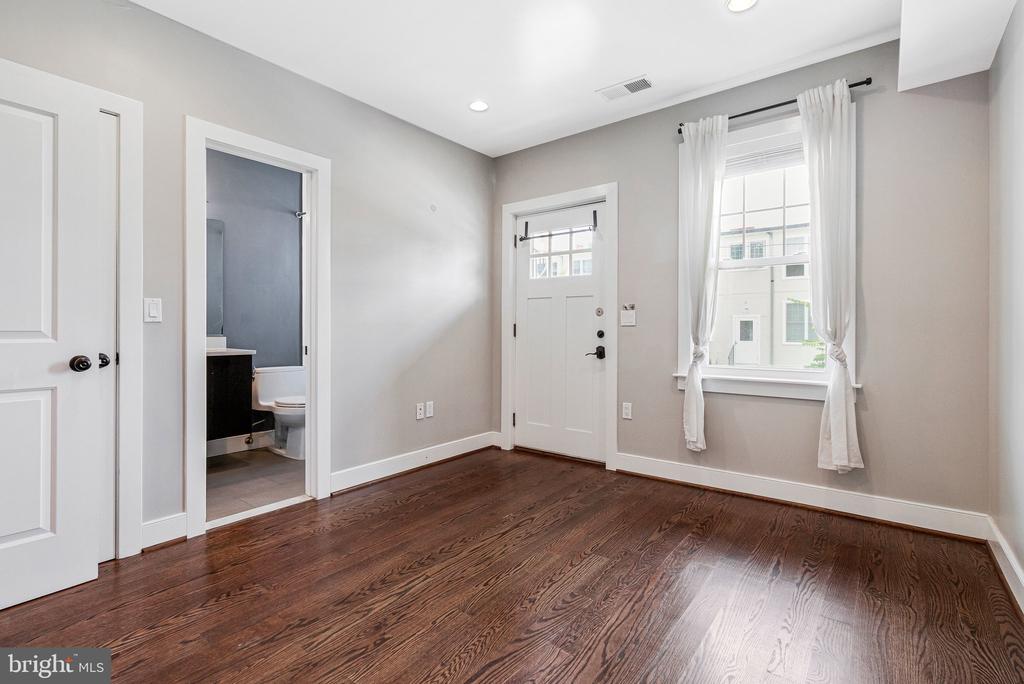 4005 7TH STREET NE Unit: 2