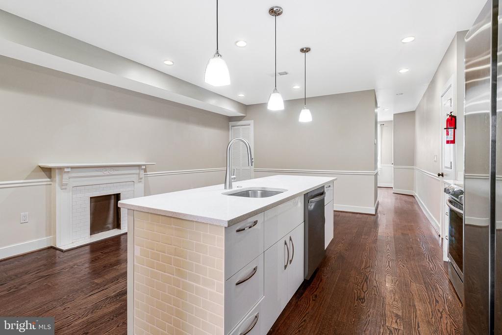 4005 7TH STREET NE Unit: 2