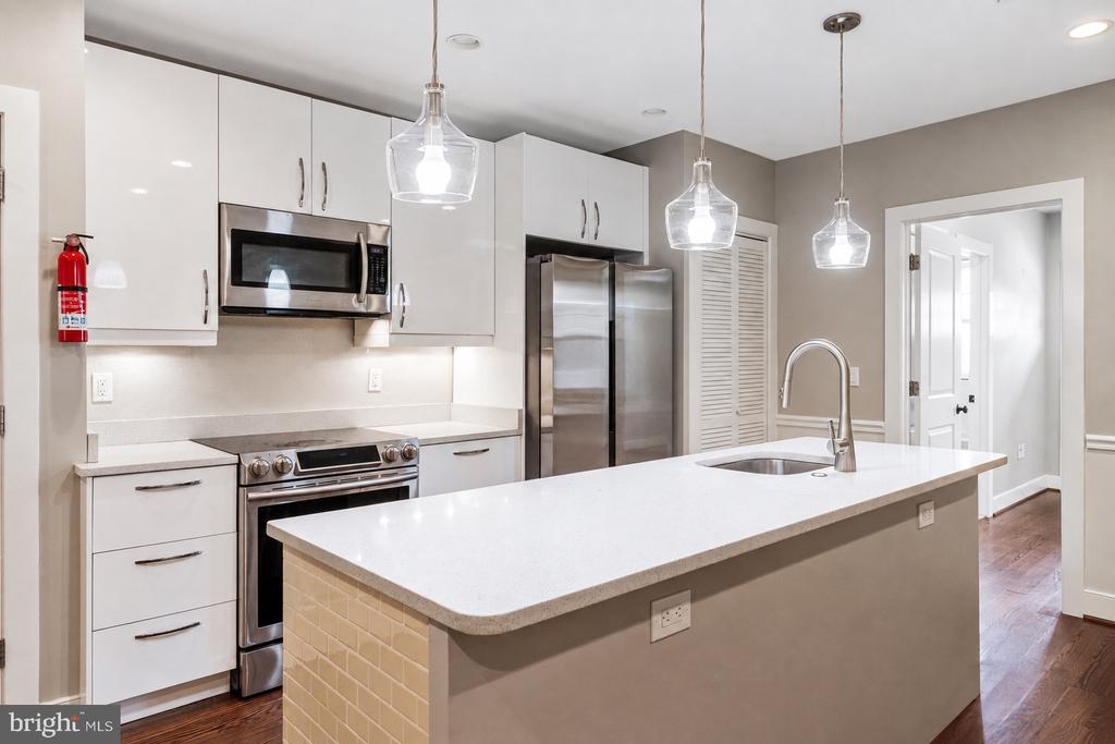 4005 7TH STREET NE Unit: 2