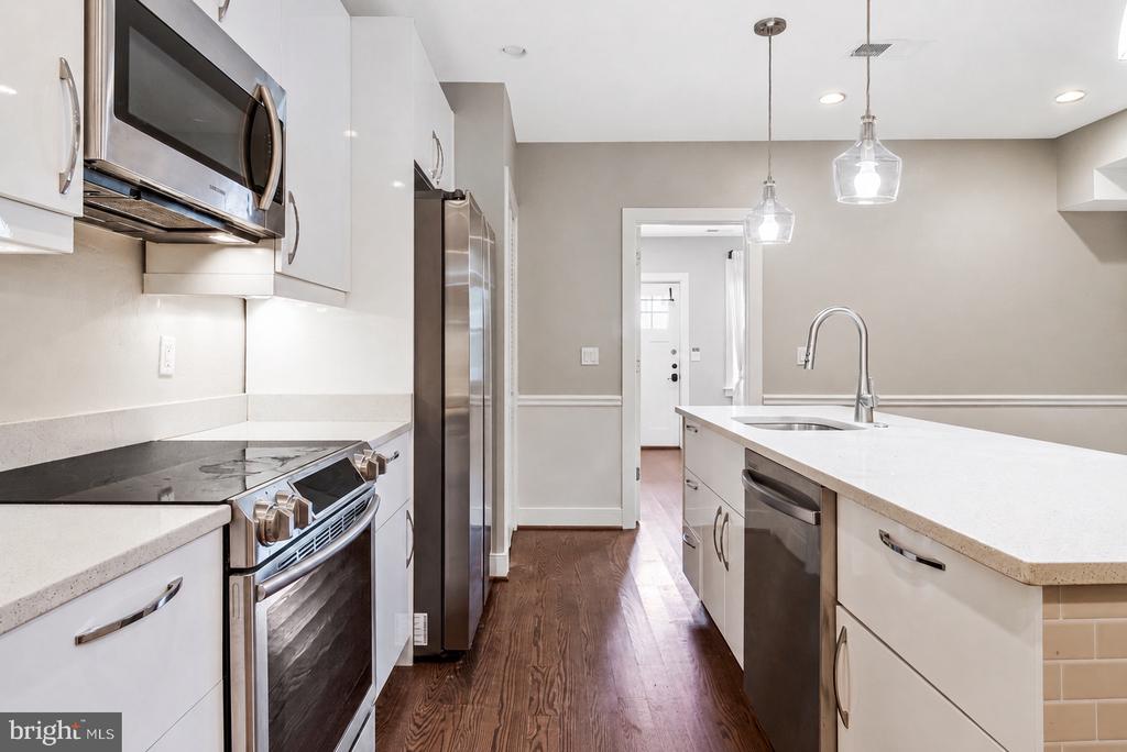 4005 7TH STREET NE Unit: 2