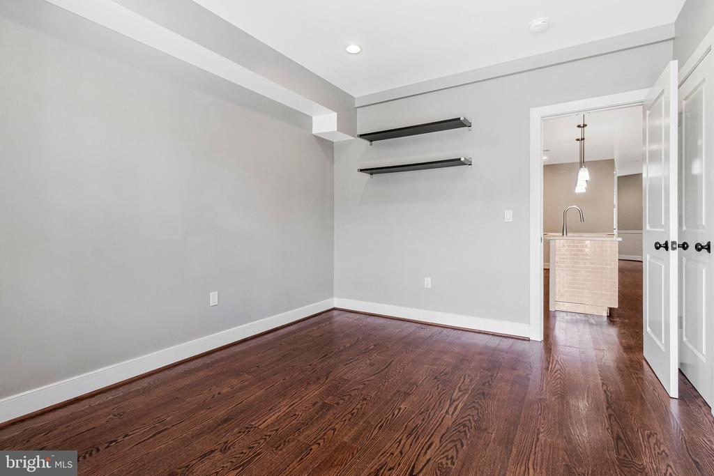4005 7TH STREET NE Unit: 2