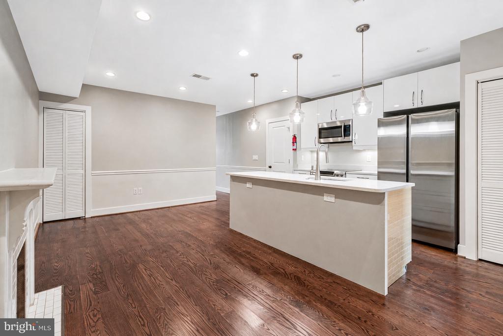4005 7TH STREET NE Unit: 2