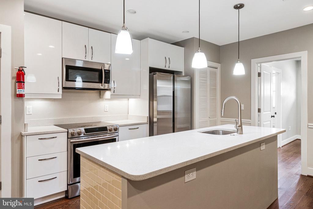 4005 7TH STREET NE Unit: 2