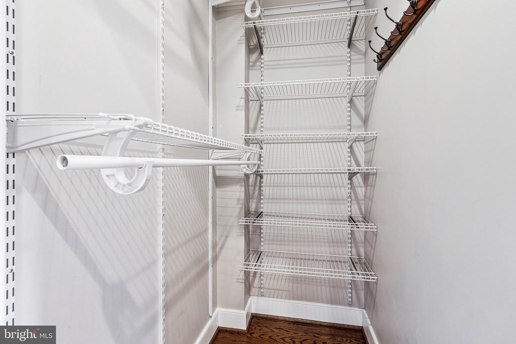 4005 7TH STREET NE Unit: 2