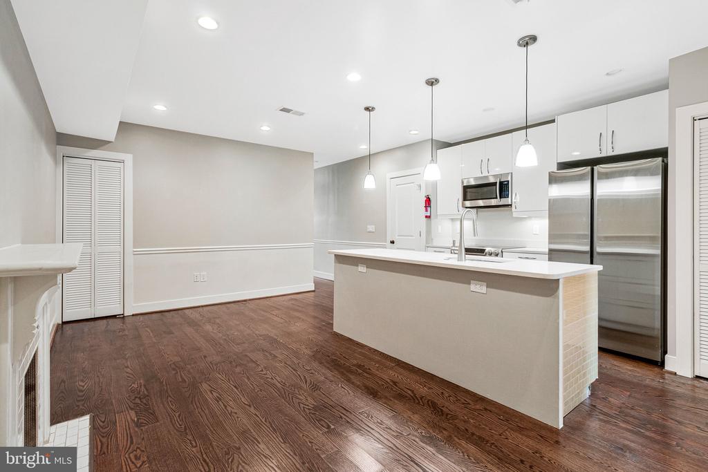 4005 7TH STREET NE Unit: 2