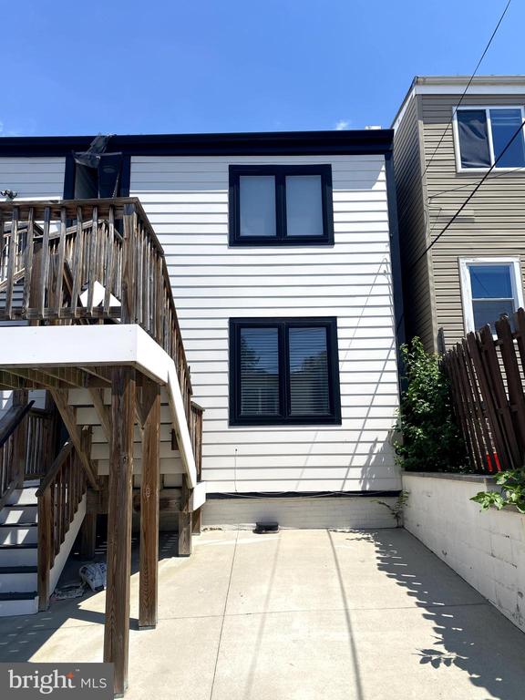 1219 QUEEN STREET NE Unit: 1