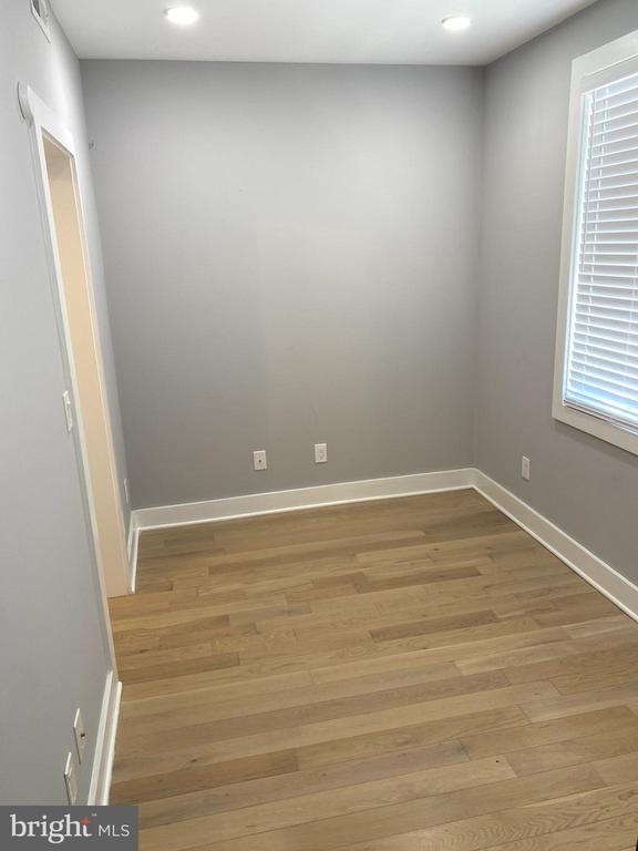 1219 QUEEN STREET NE Unit: 1