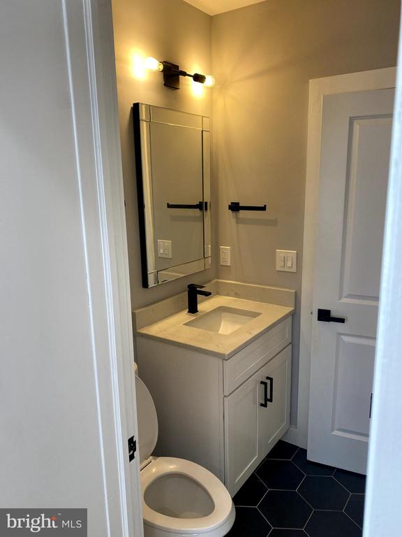 1219 QUEEN STREET NE Unit: 1