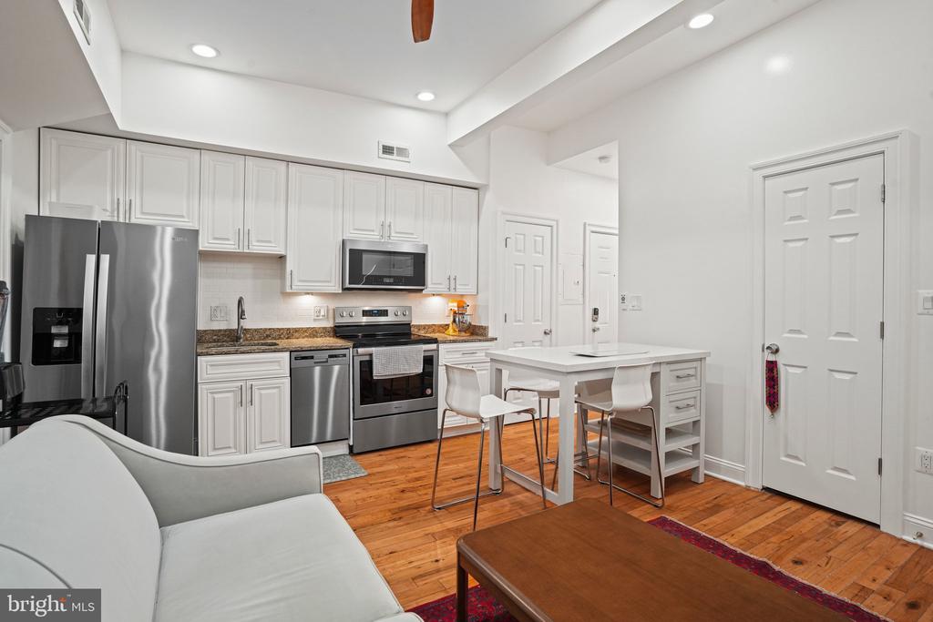 1102 HOLBROOK TERRACE NE Unit: 3