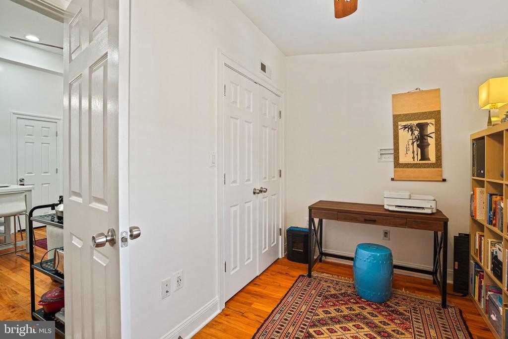 1102 HOLBROOK TERRACE NE Unit: 3