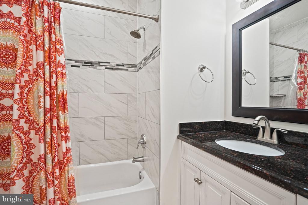 1102 HOLBROOK TERRACE NE Unit: 3