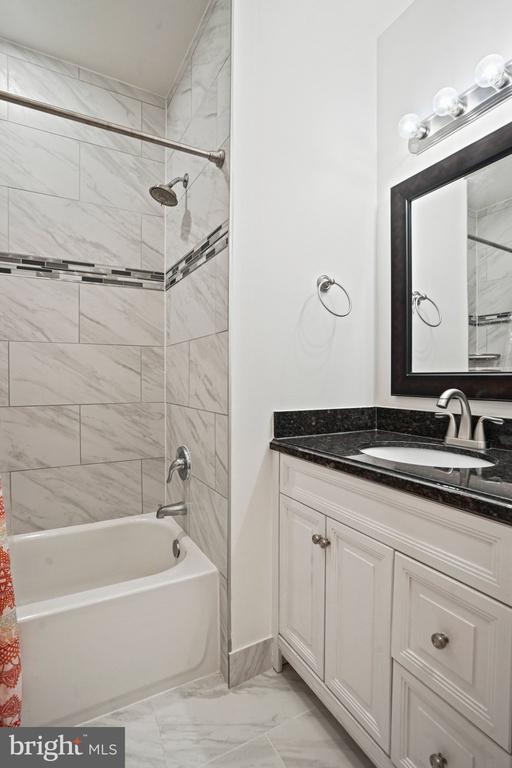 1102 HOLBROOK TERRACE NE Unit: 3
