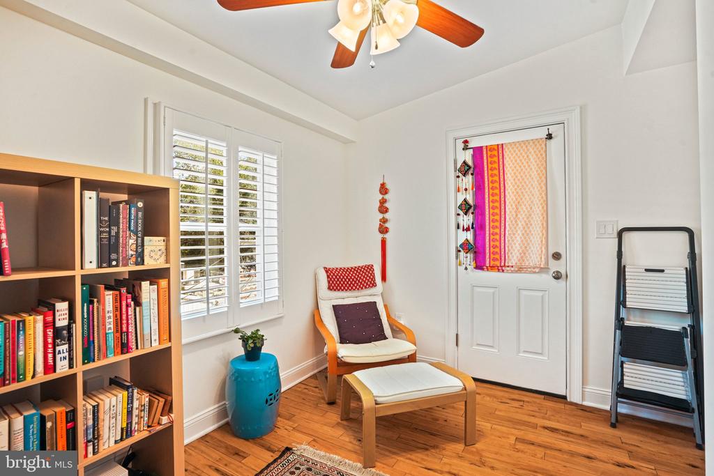 1102 HOLBROOK TERRACE NE Unit: 3