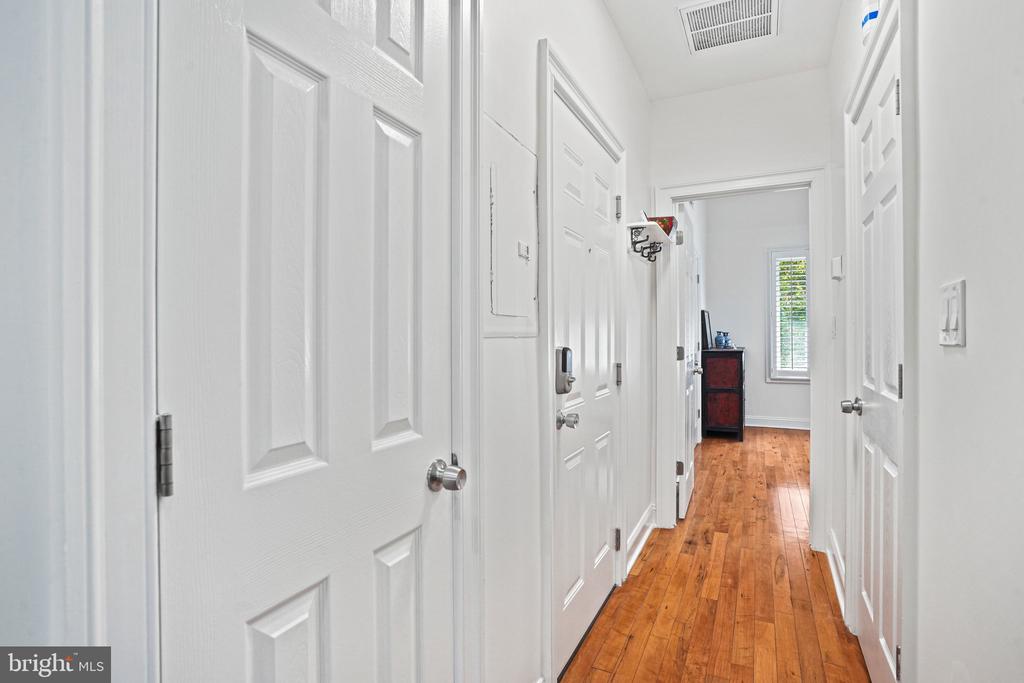 1102 HOLBROOK TERRACE NE Unit: 3