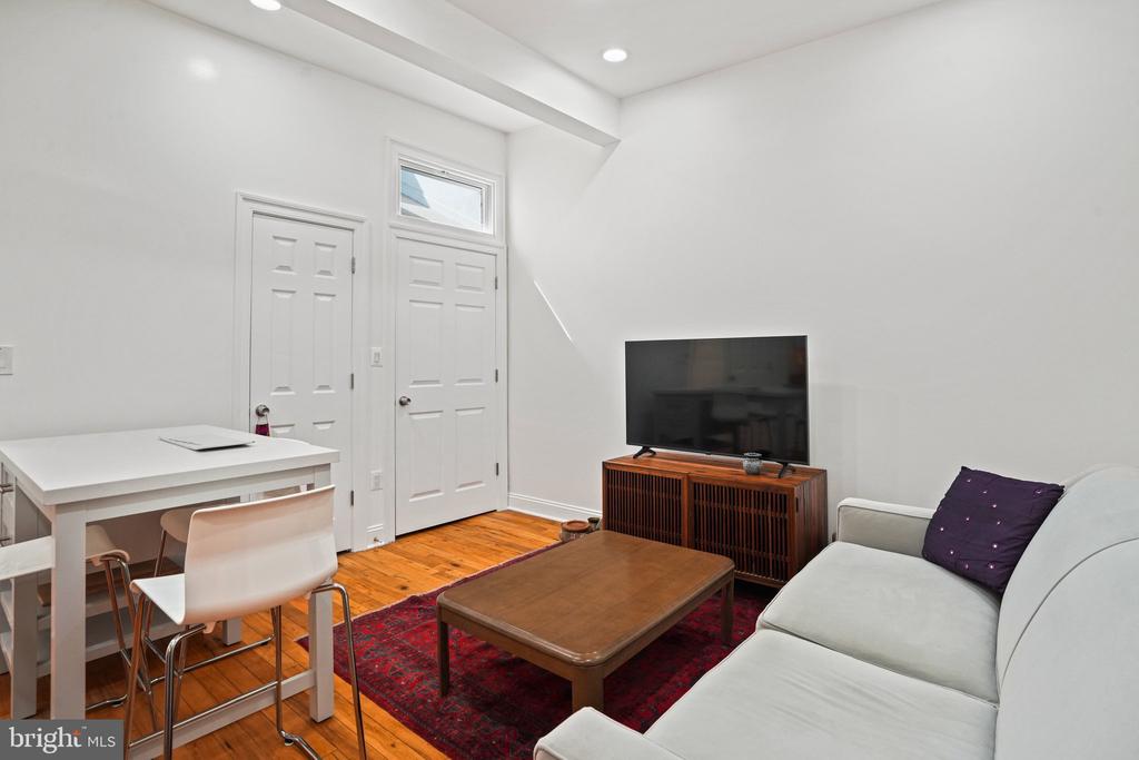 1102 HOLBROOK TERRACE NE Unit: 3