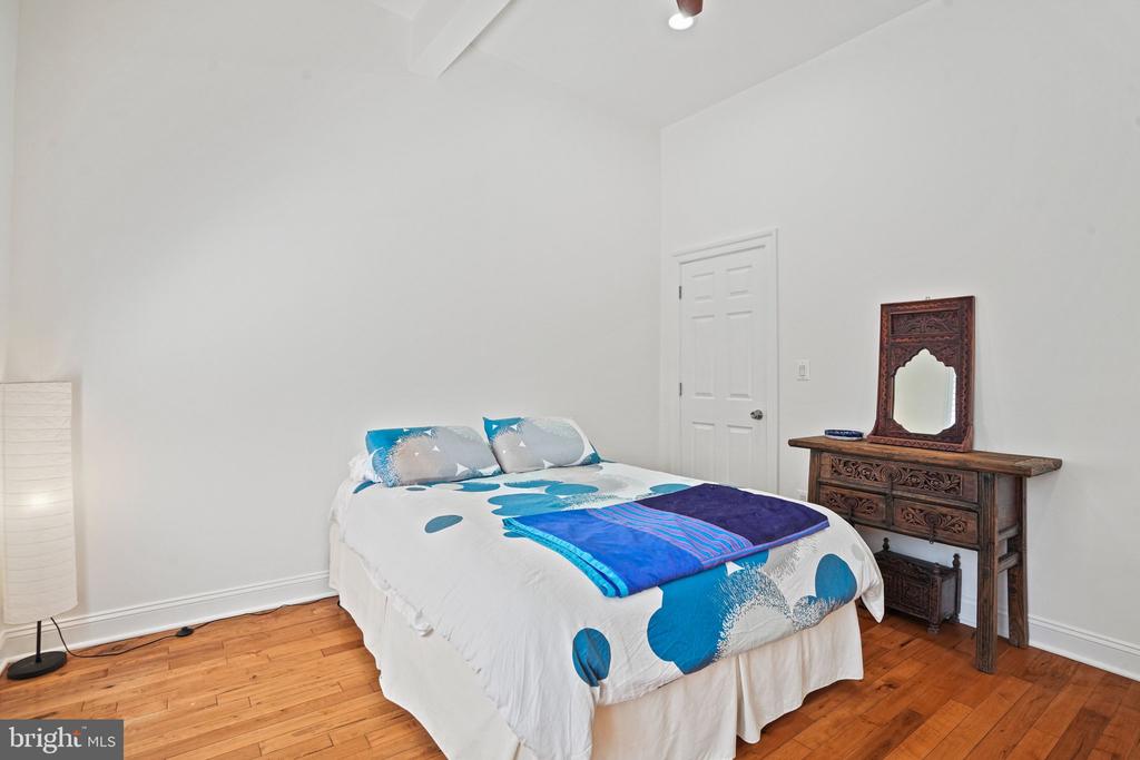 1102 HOLBROOK TERRACE NE Unit: 3