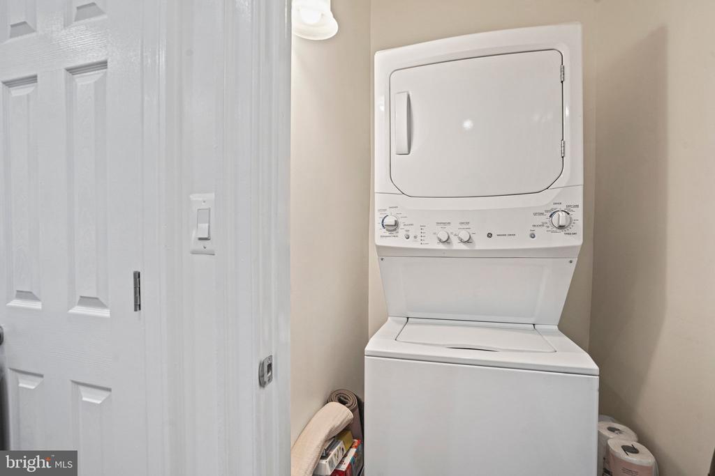 1102 HOLBROOK TERRACE NE Unit: 3