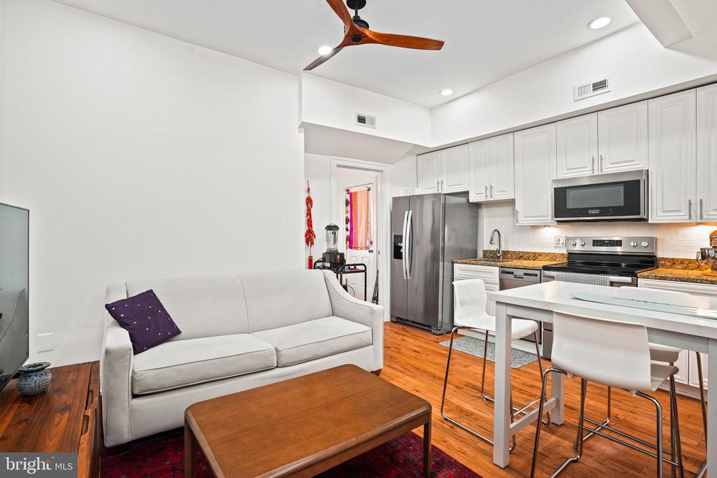 1102 HOLBROOK TERRACE NE Unit: 3