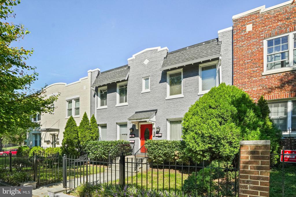 1102 HOLBROOK TERRACE NE Unit: 3