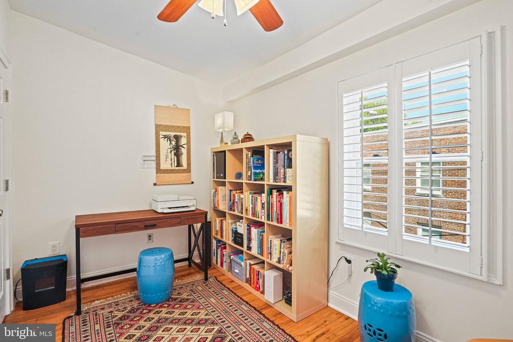 1102 HOLBROOK TERRACE NE Unit: 3