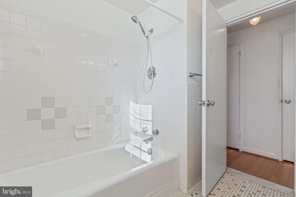 310 Ridgemede Rd #302