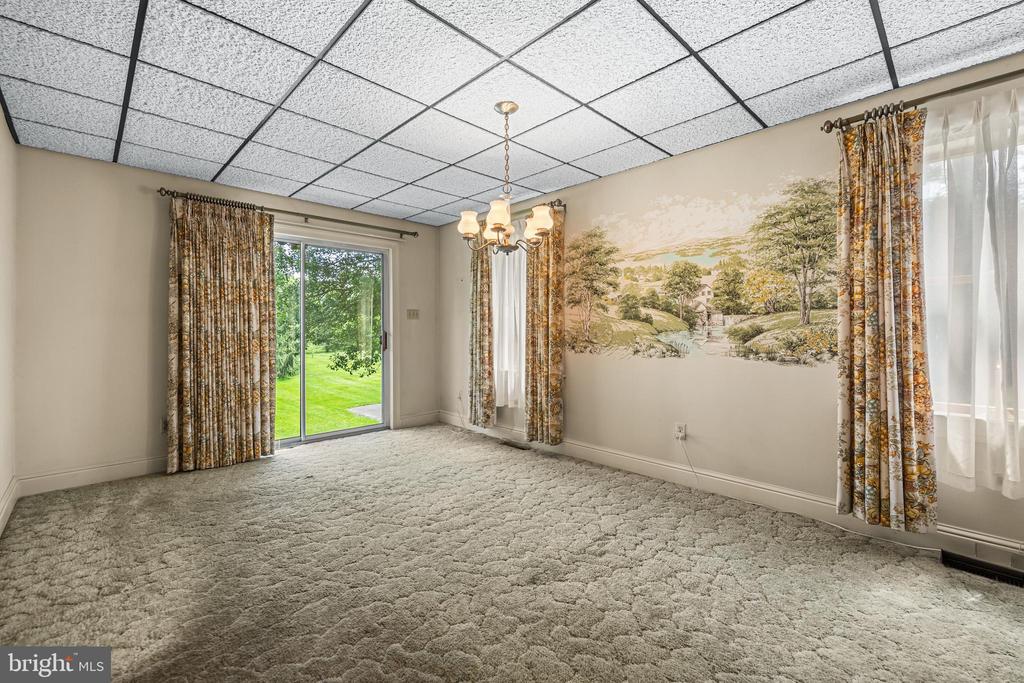 1053 FREELAND ROAD