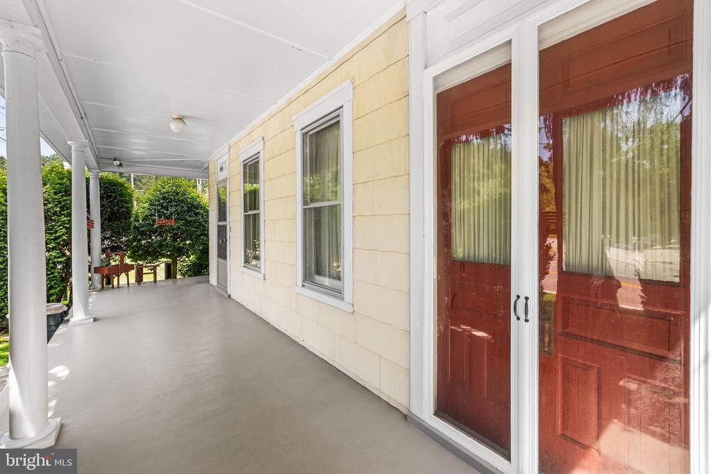 1053 FREELAND ROAD