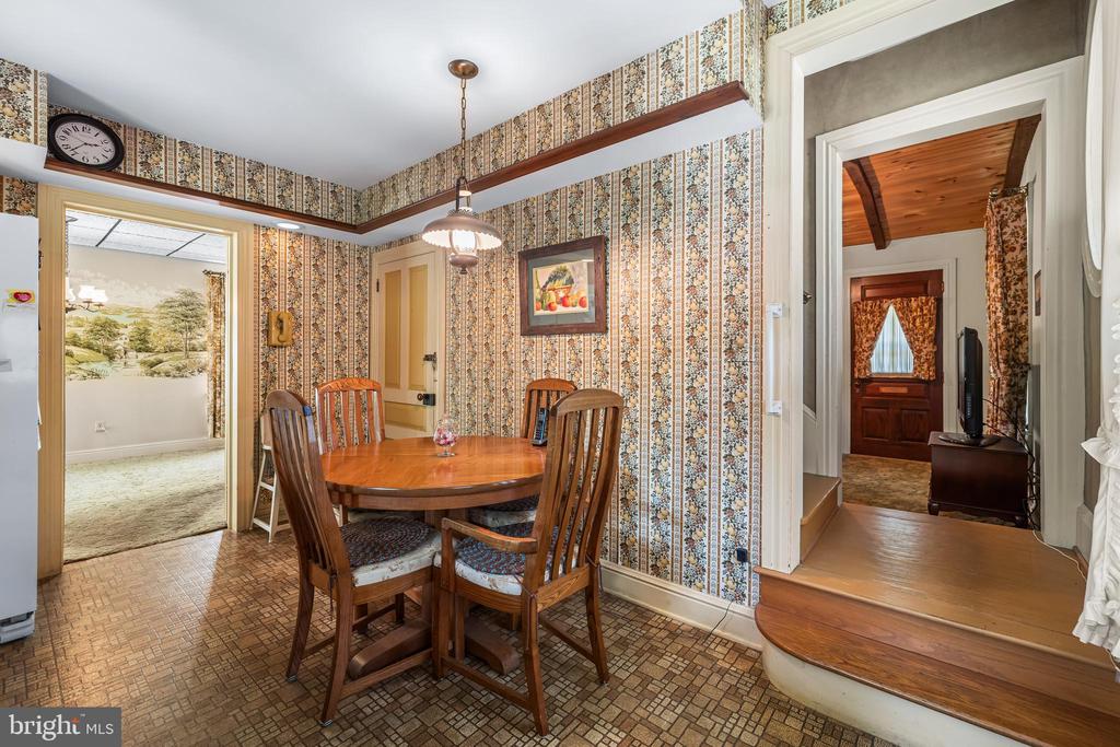 1053 FREELAND ROAD