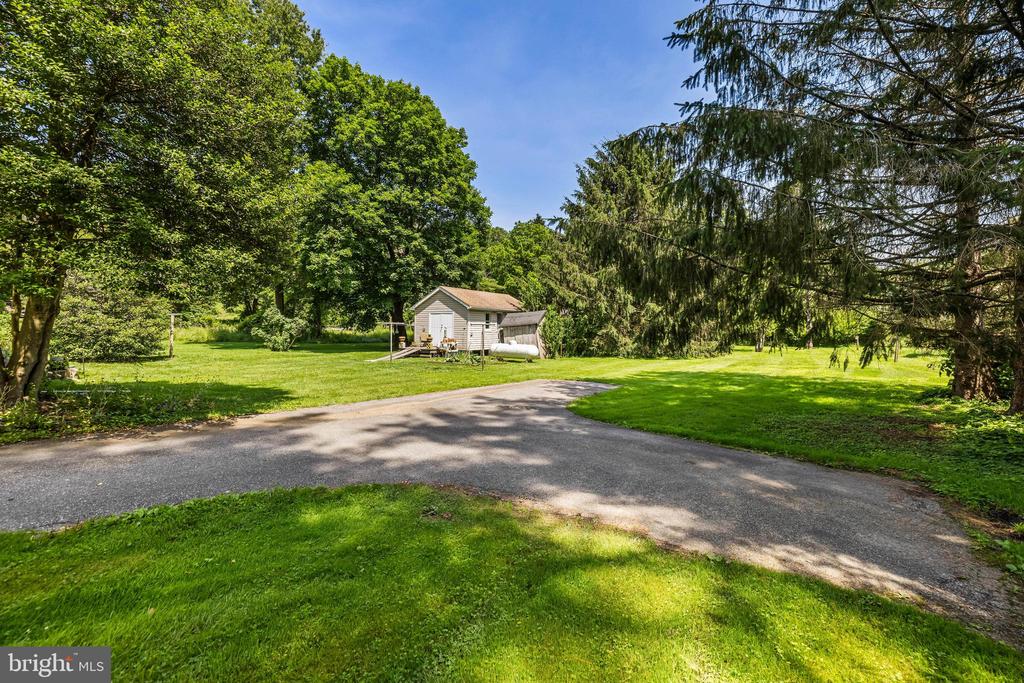 1053 FREELAND ROAD
