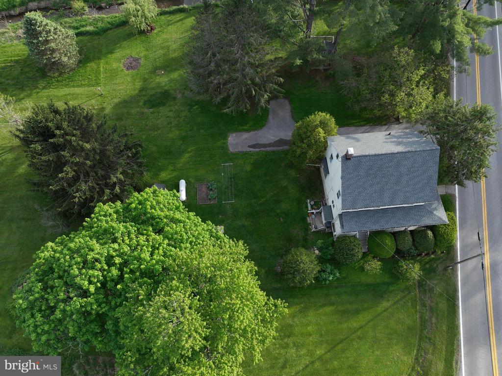 1053 FREELAND ROAD