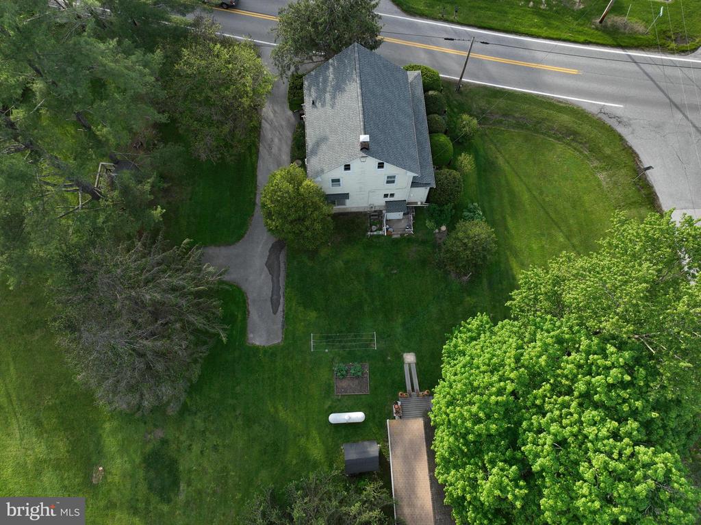 1053 FREELAND ROAD