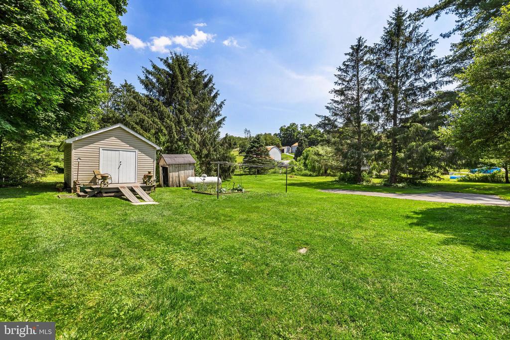 1053 FREELAND ROAD