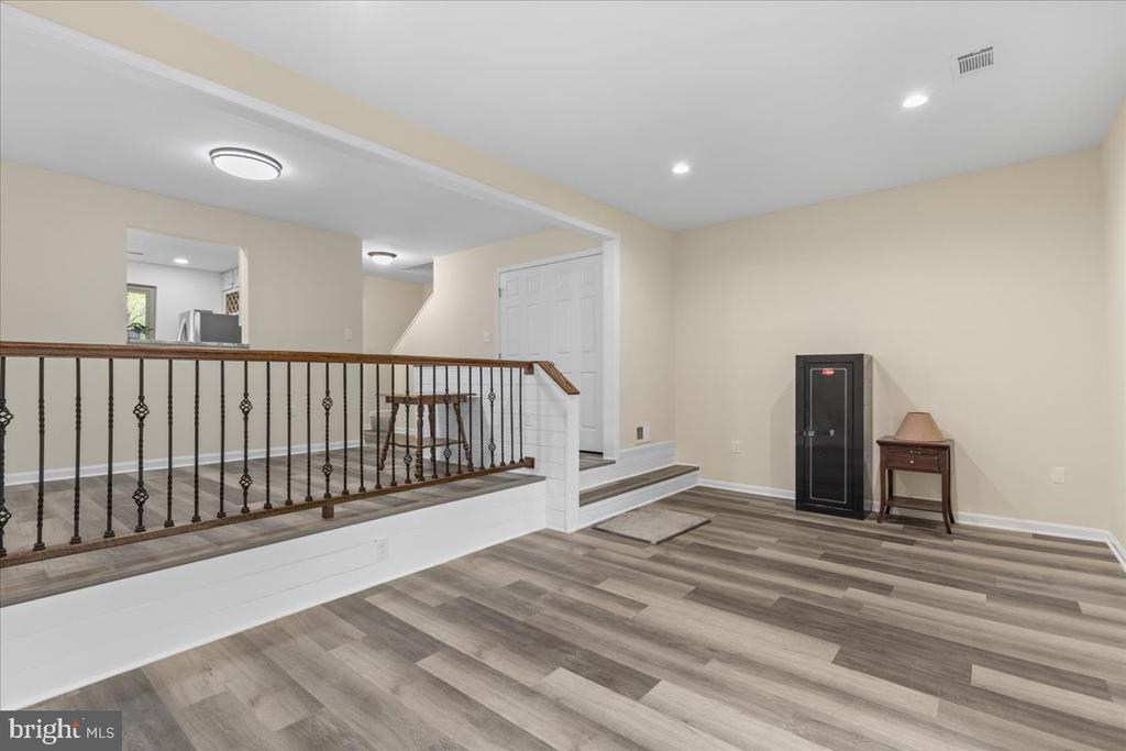 10 King James Pl