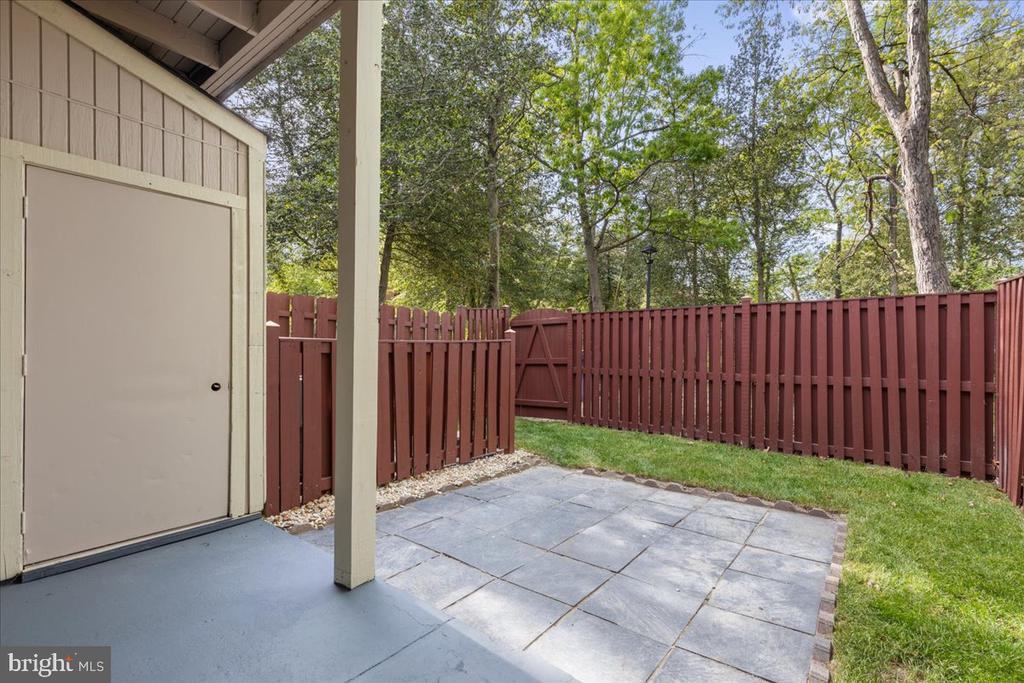 10 King James Pl