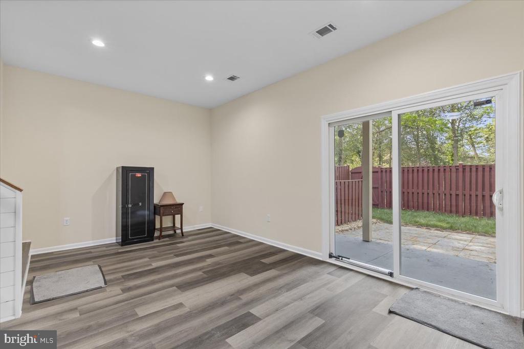 10 King James Pl