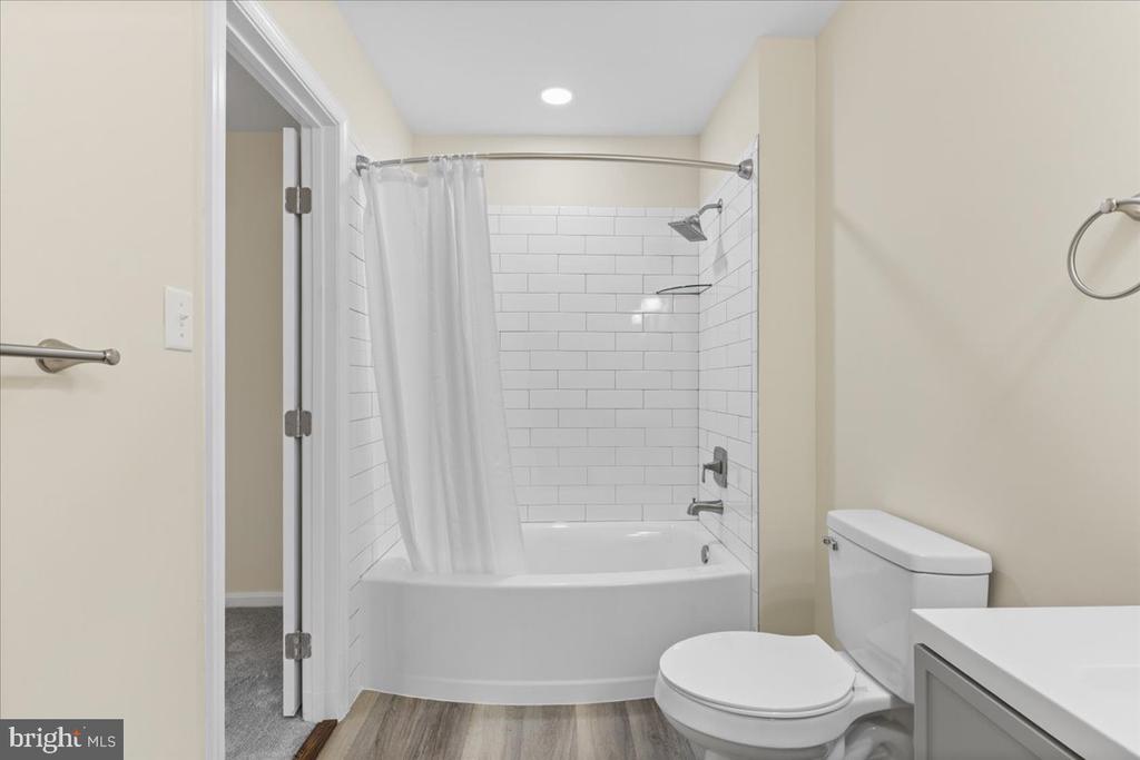 10 King James Pl