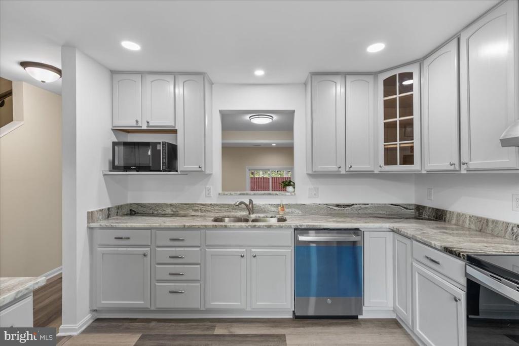 10 King James Pl