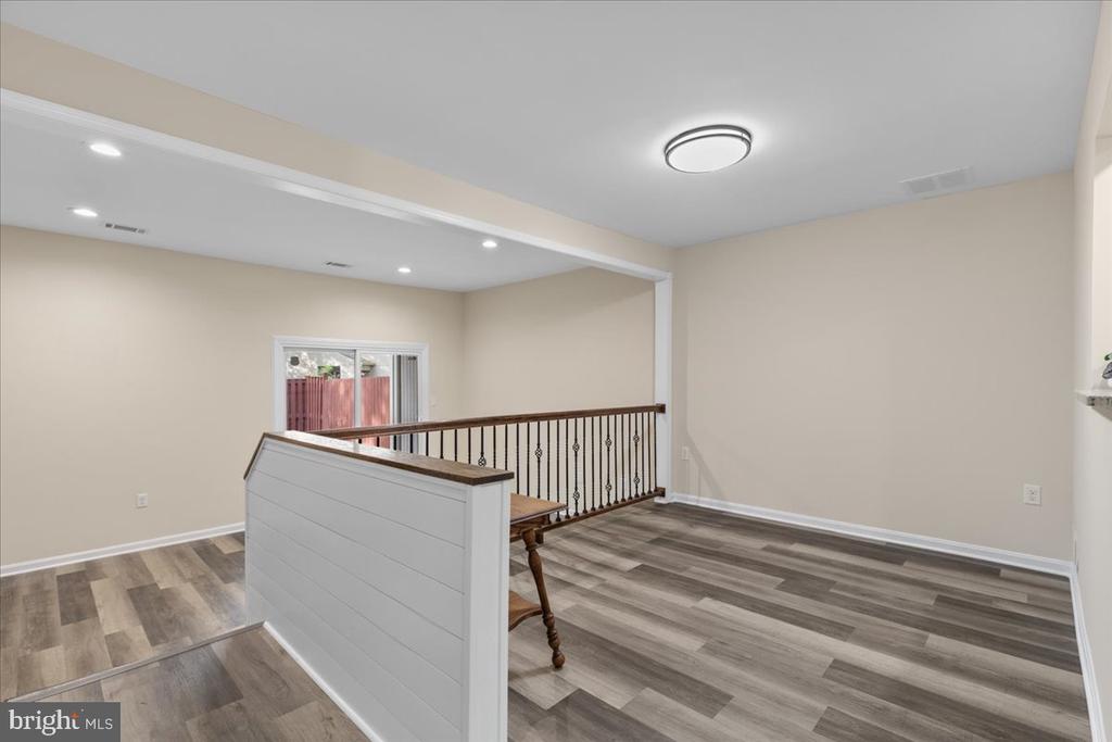 10 King James Pl
