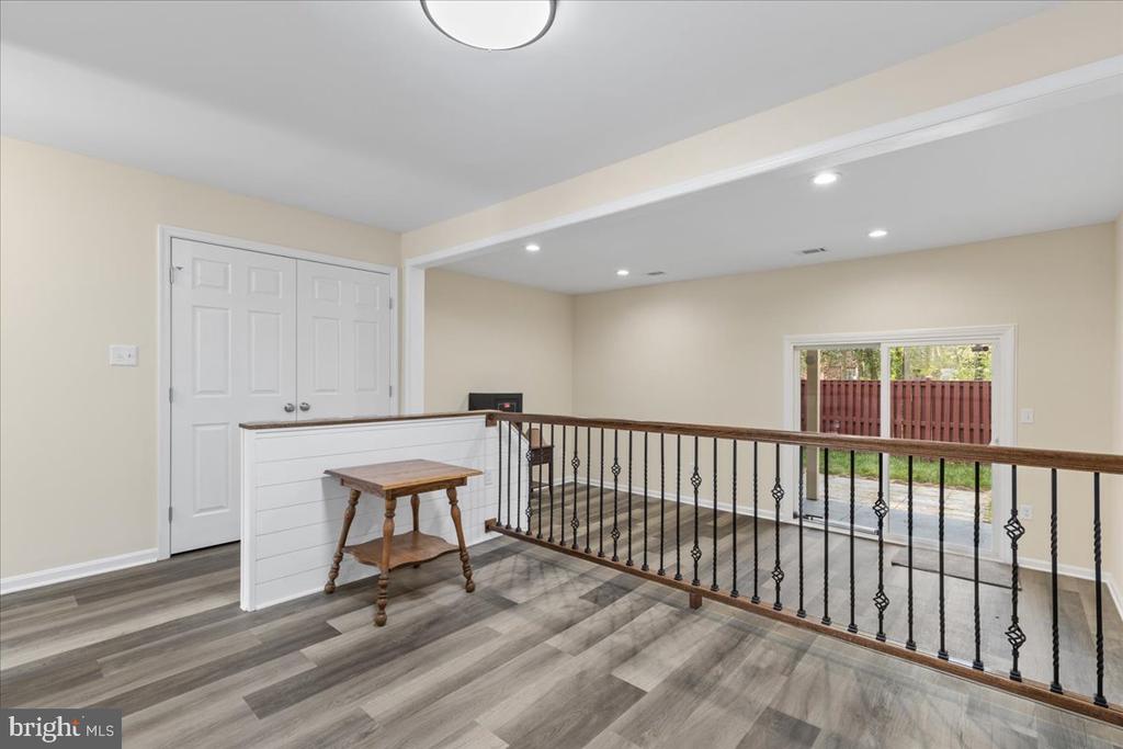 10 King James Pl
