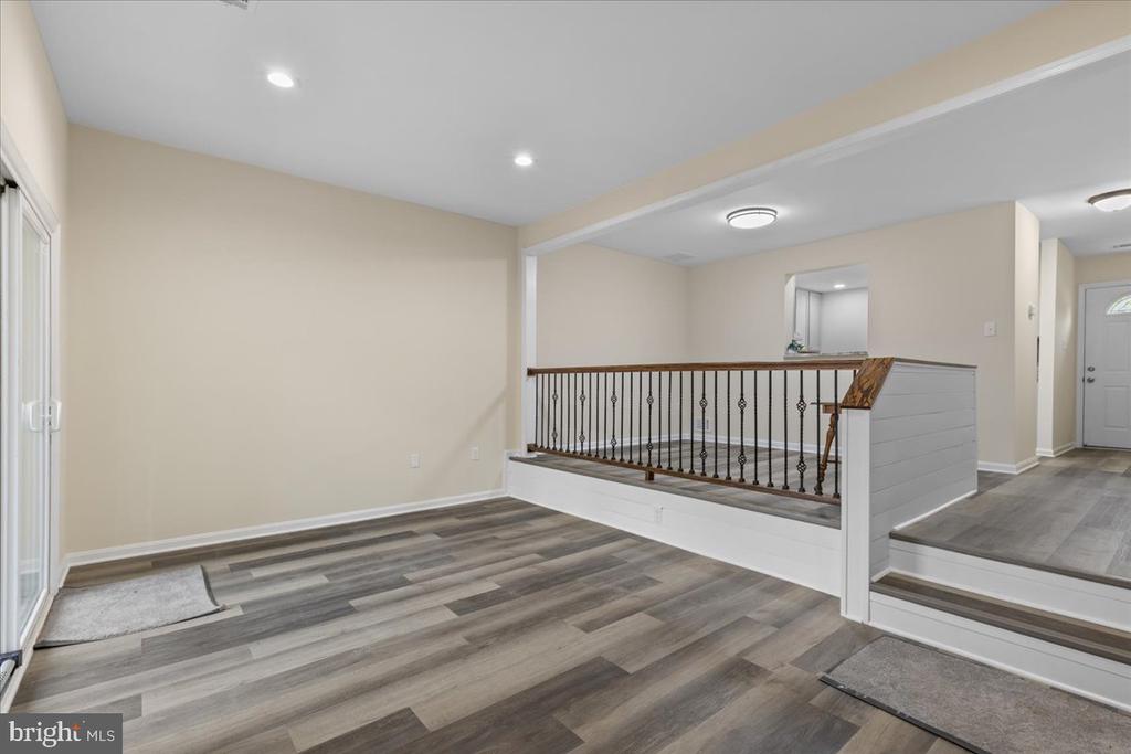 10 King James Pl