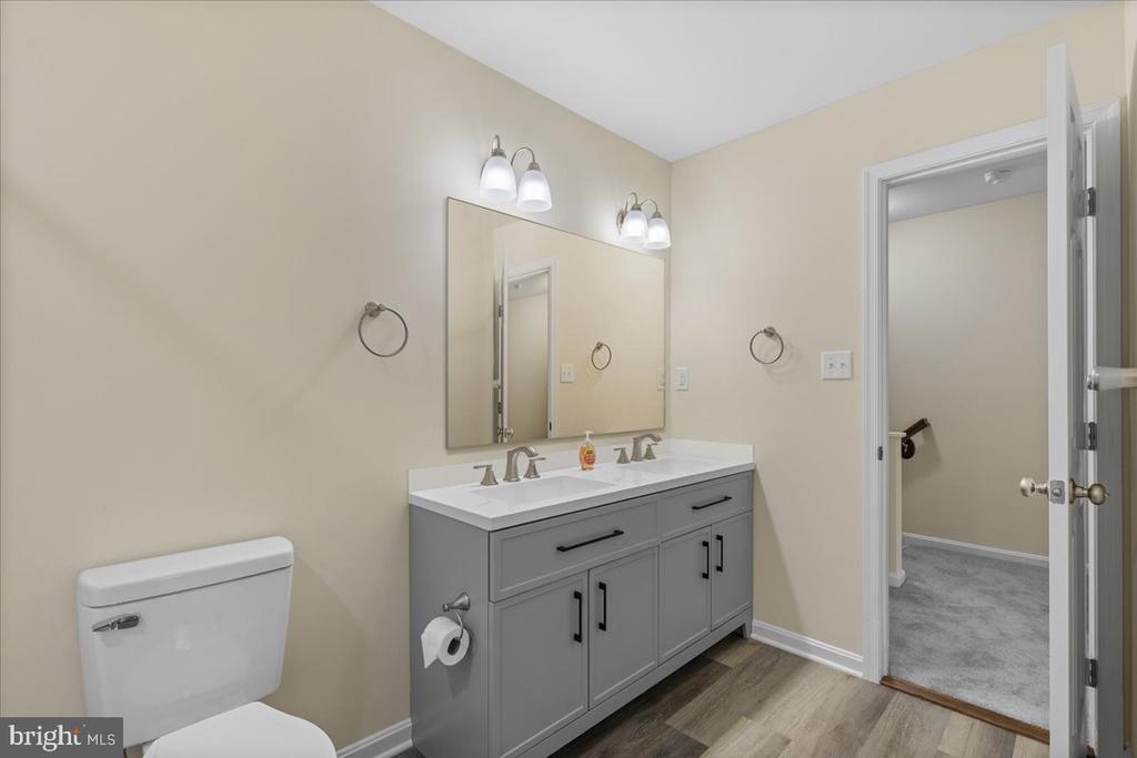 10 King James Pl